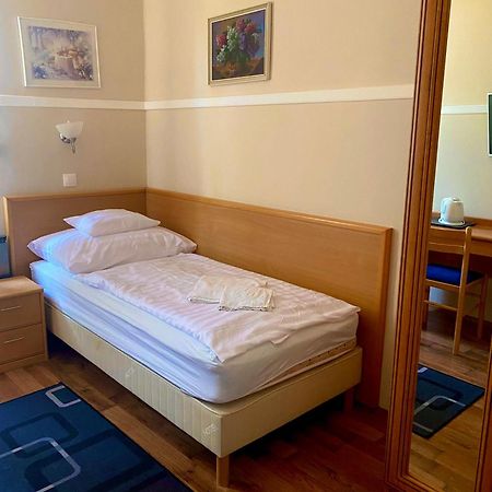 Peto Apartman Győr Esterno foto