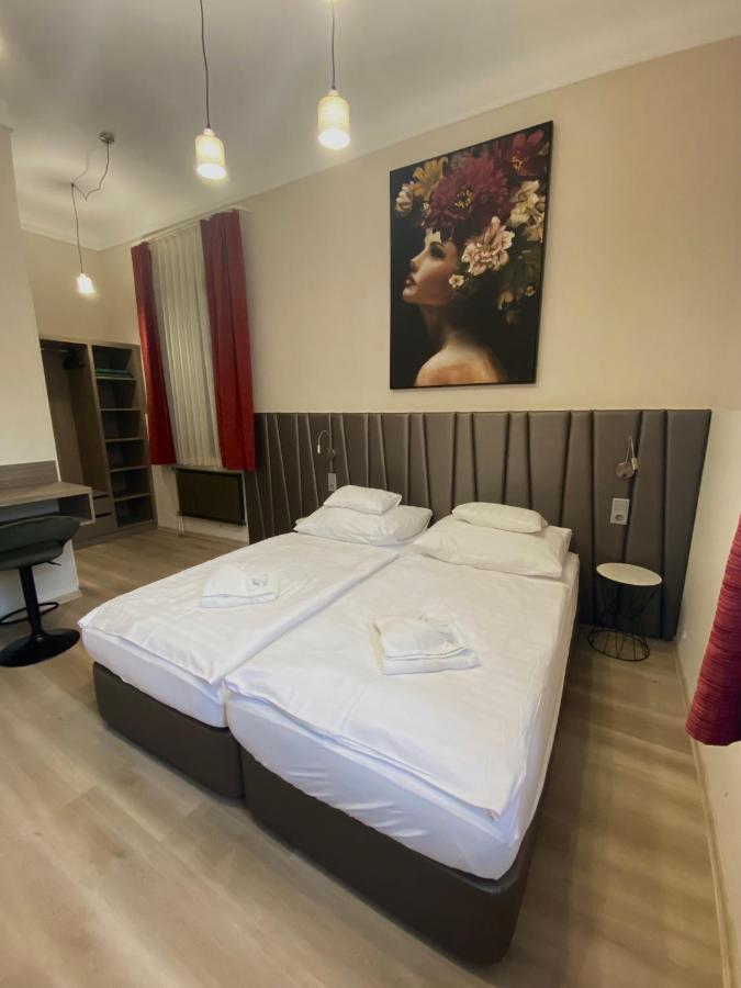 Peto Apartman Győr Esterno foto