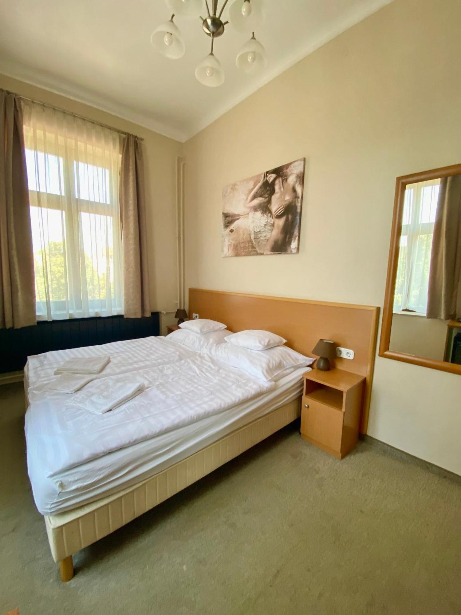 Peto Apartman Győr Esterno foto