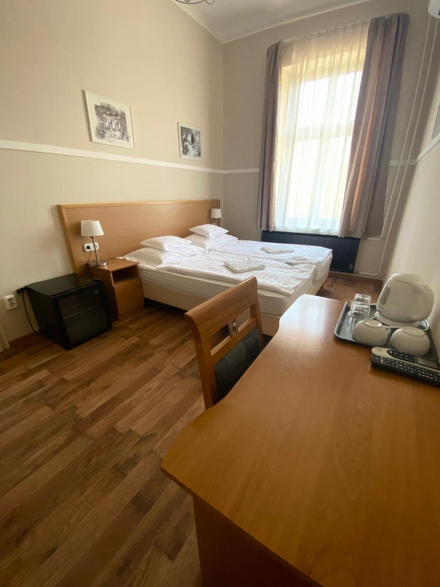 Peto Apartman Győr Esterno foto