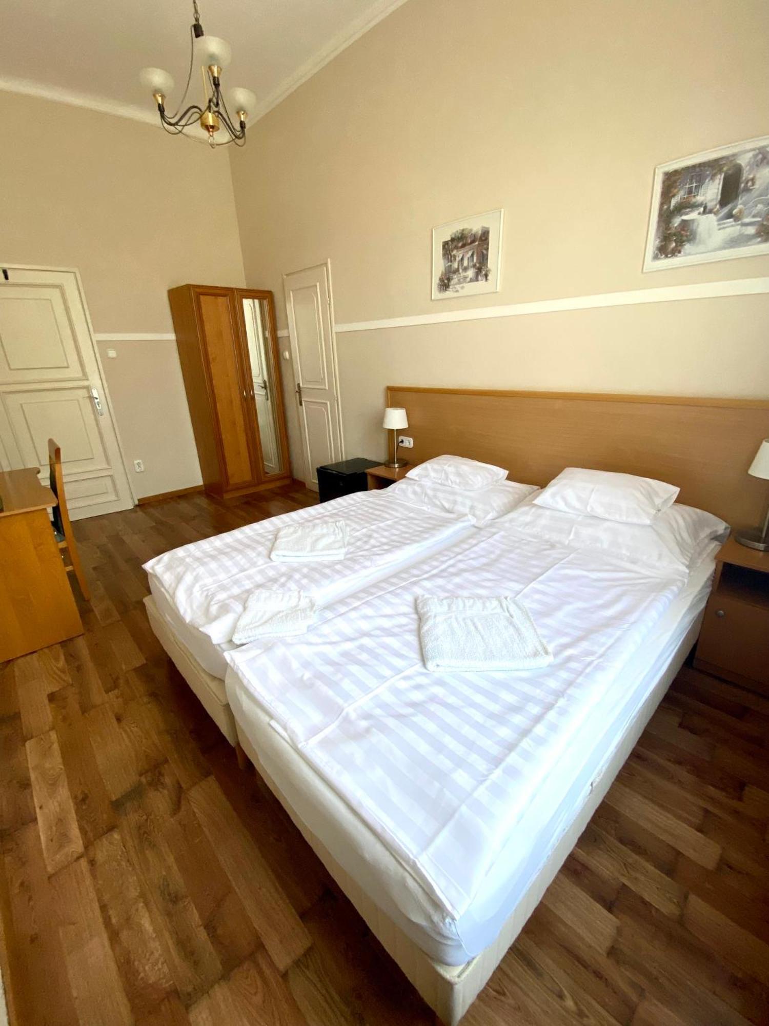 Peto Apartman Győr Esterno foto