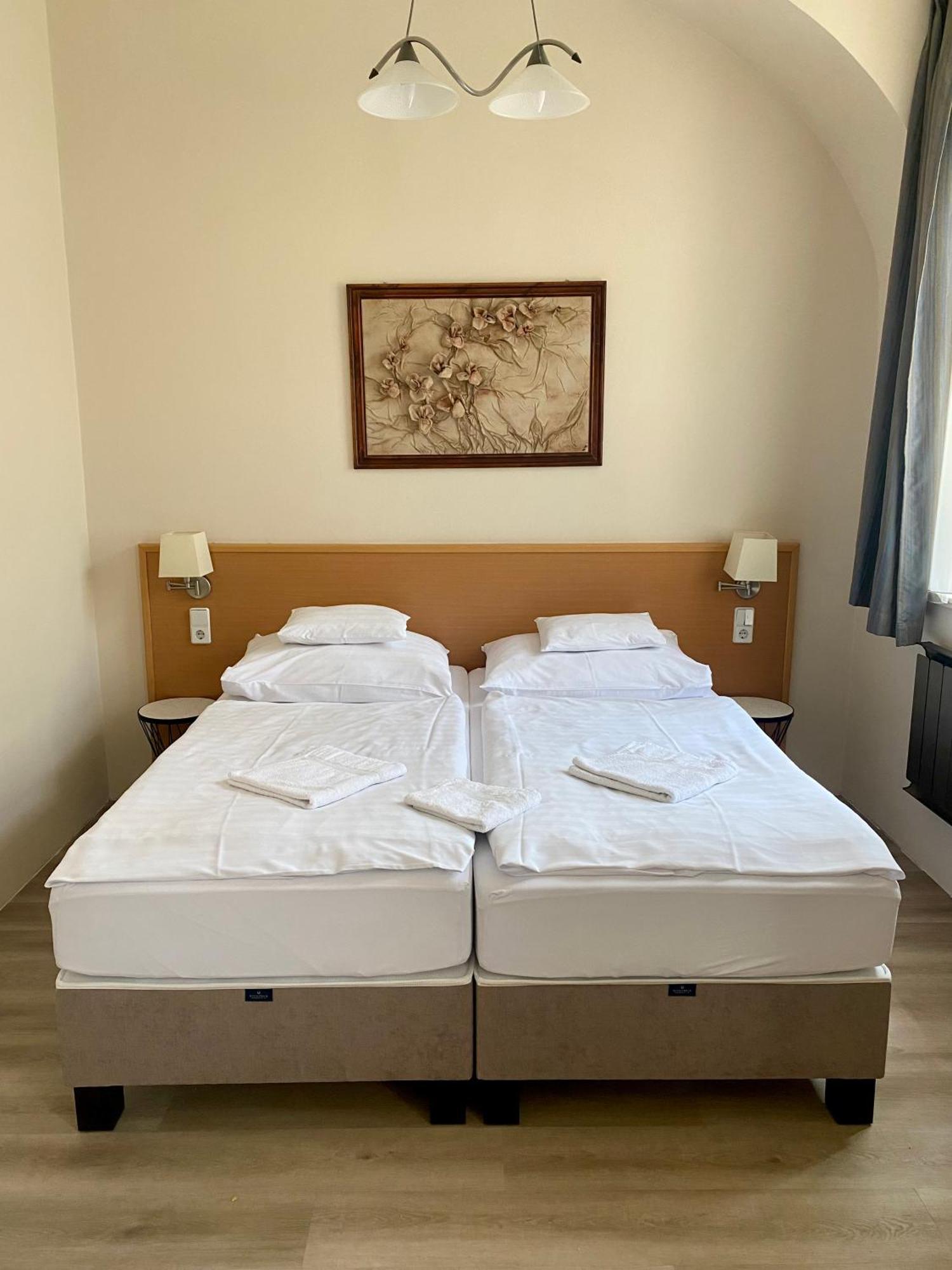 Peto Apartman Győr Esterno foto