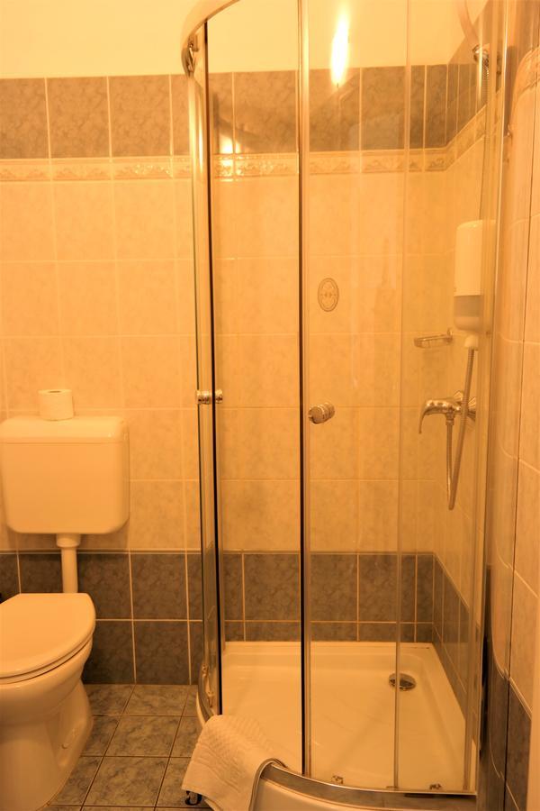 Peto Apartman Győr Esterno foto
